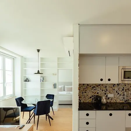 Trindade 19 - 2a Castelao Lisbon